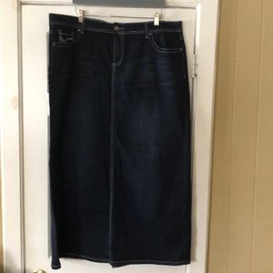 Long jean skirt • like new
